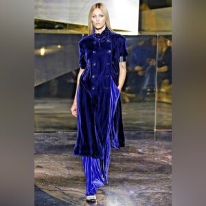 RARE H&M Studio Crushed Velvet Opera Coat – Deep Navy – Size US 8 – NWT